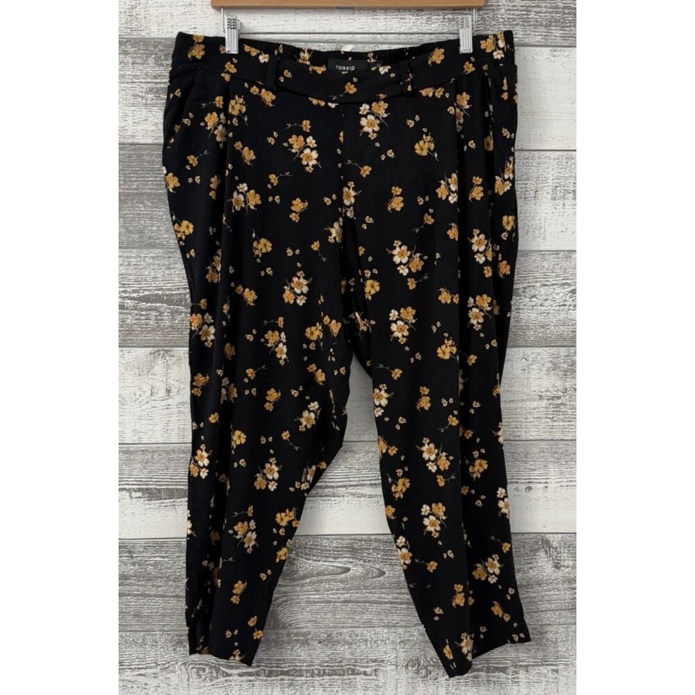 Torrid Size 2X Black Yellow Floral Tapered High Waisted Cropped Challis Pants